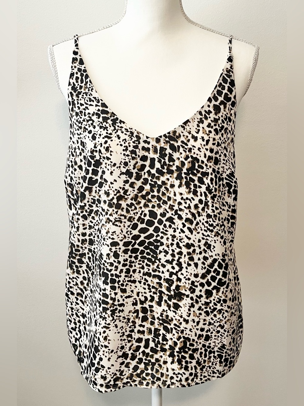 NWT Banana Republic Factory Leopard Print Cami. V Neck, Adjustable Straps. Sz M